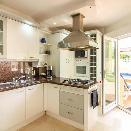 Nice In With Wifi, Private Swimming Pool And Outdoor Swimming Pool