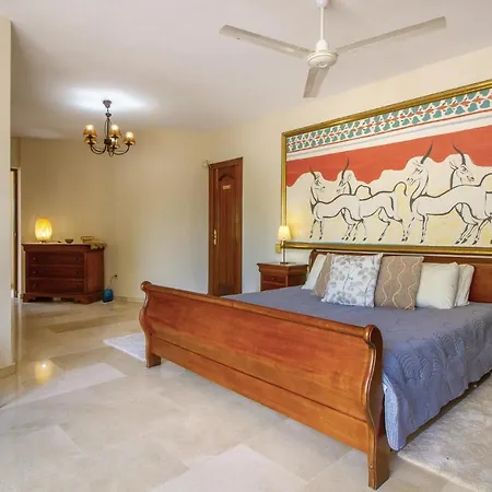Vakantiehuis Nice In With Wifi, Private Swimming Pool And Outdoor Swimming Pool